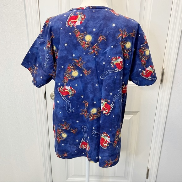 Crest Christmas Scrub Top Santa Sled Reindeer Size Medium - Picture 2 of 7